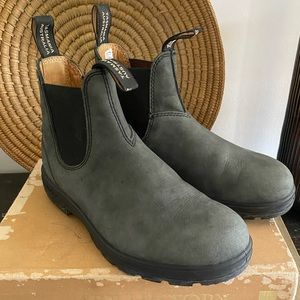 Blundstone 550 in charcoal grey